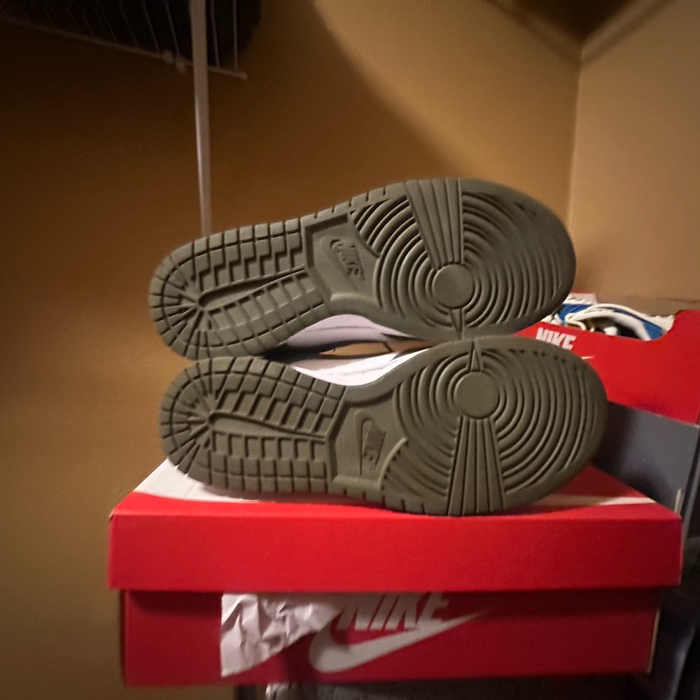 Nike Dunks - Picture 4 of 5